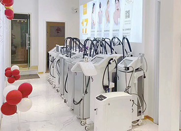 鳳凰時代中洲店儀器展示區