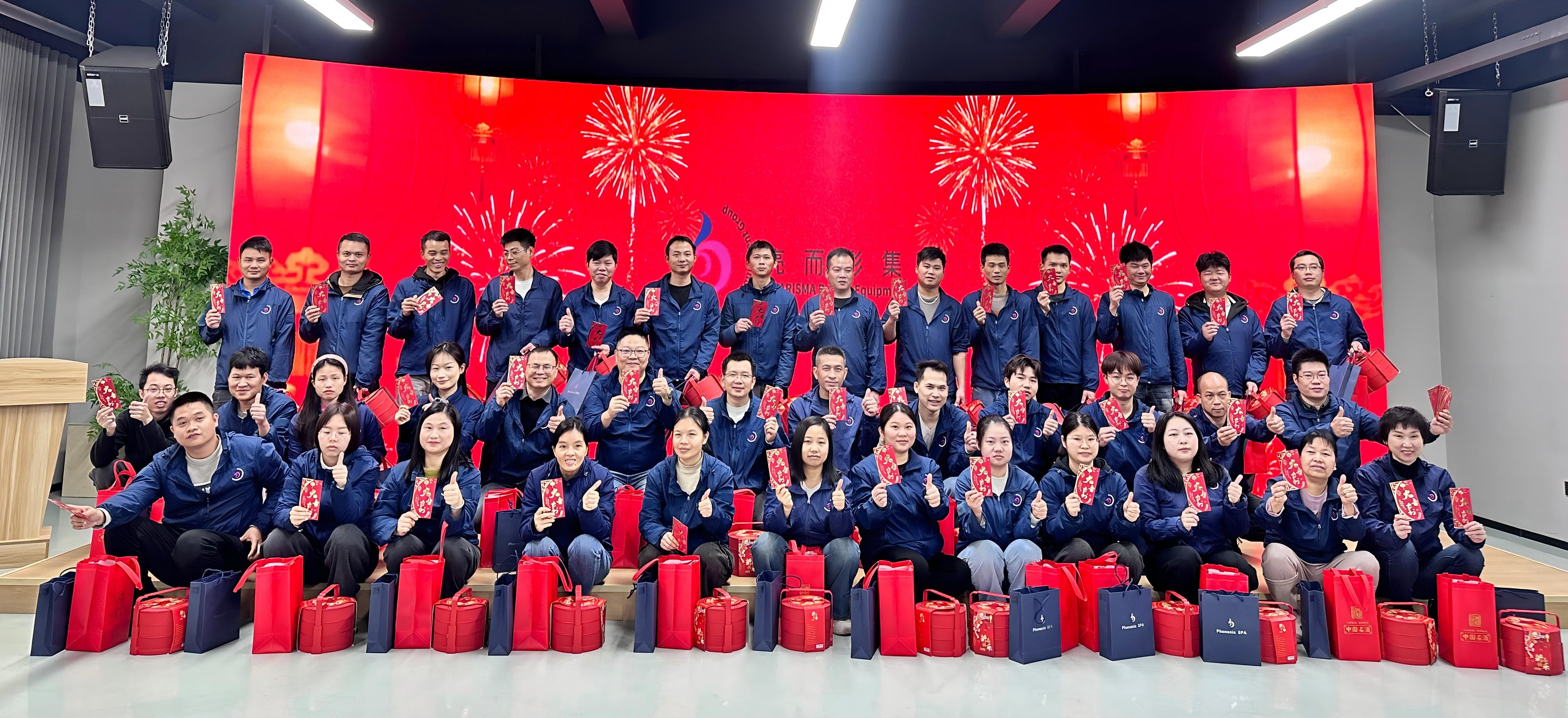 亮而彩新年禮盒暖心派送，感謝亮而彩集團各位小伙伴的陪伴